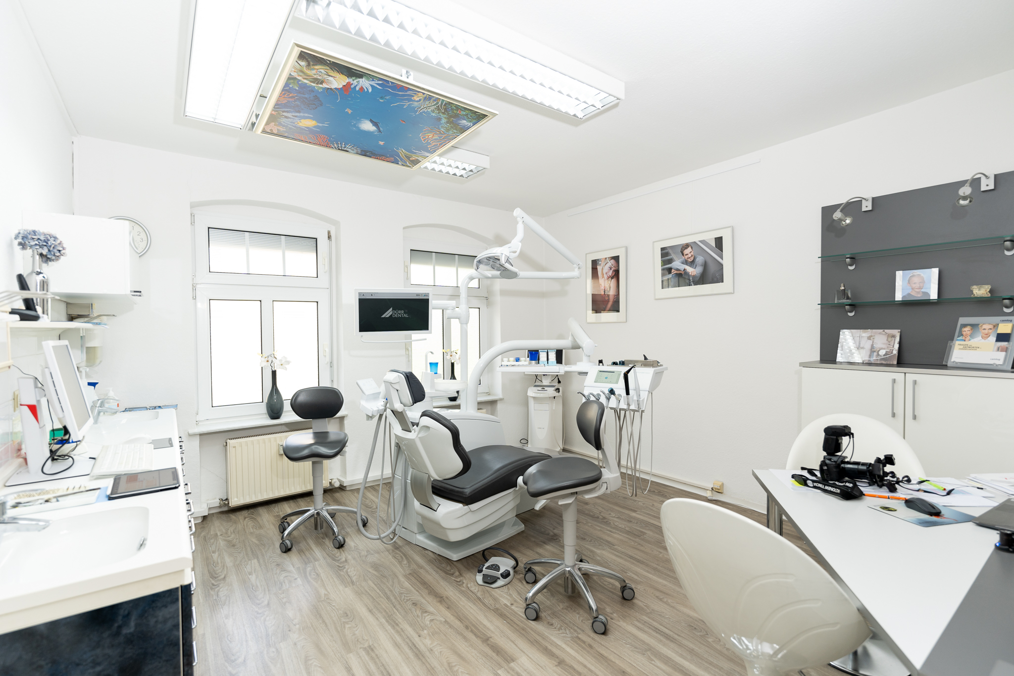 Behandlungszimmer der Praxis Kömmling
