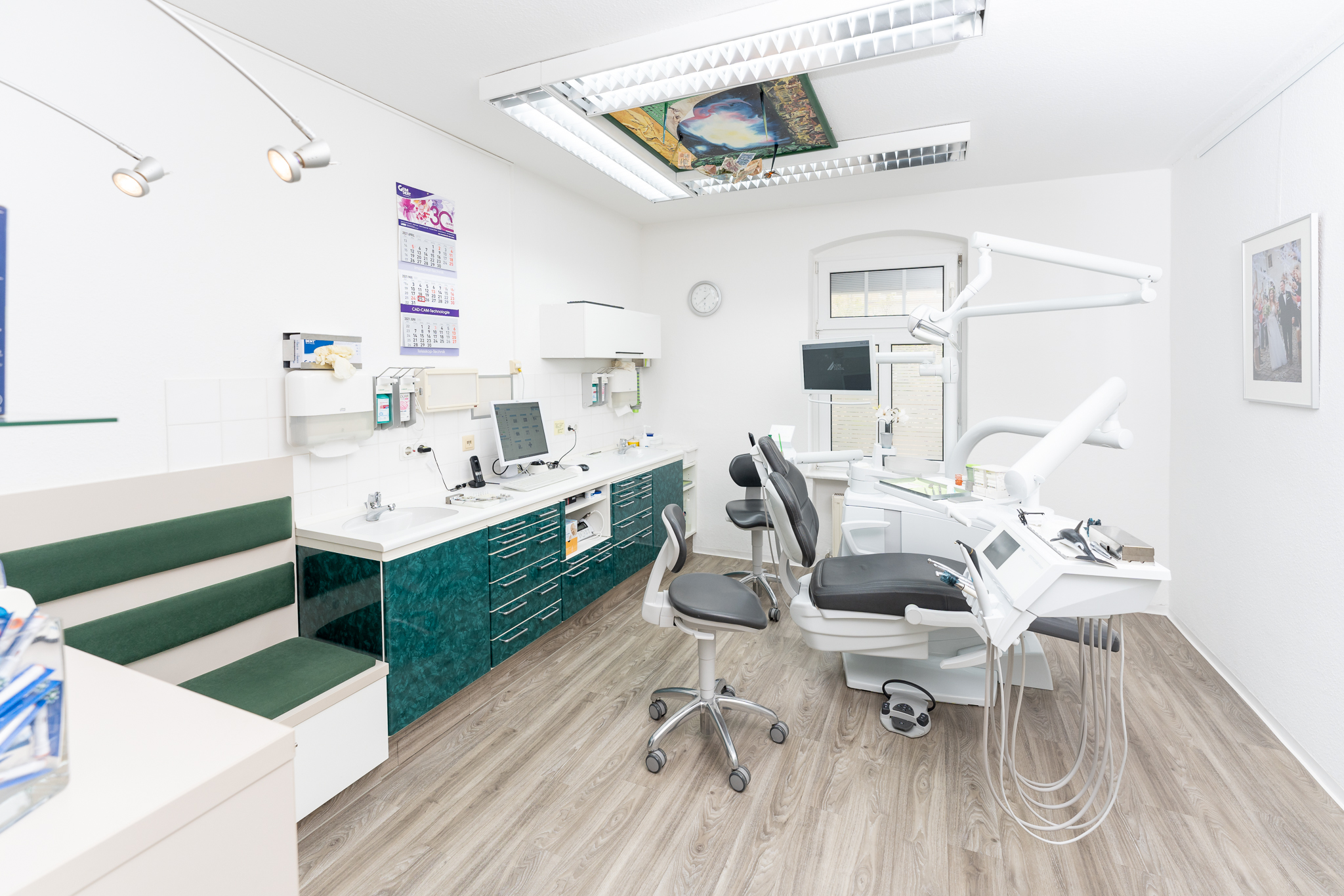Weiteres Behandlungszimmer der Praxis